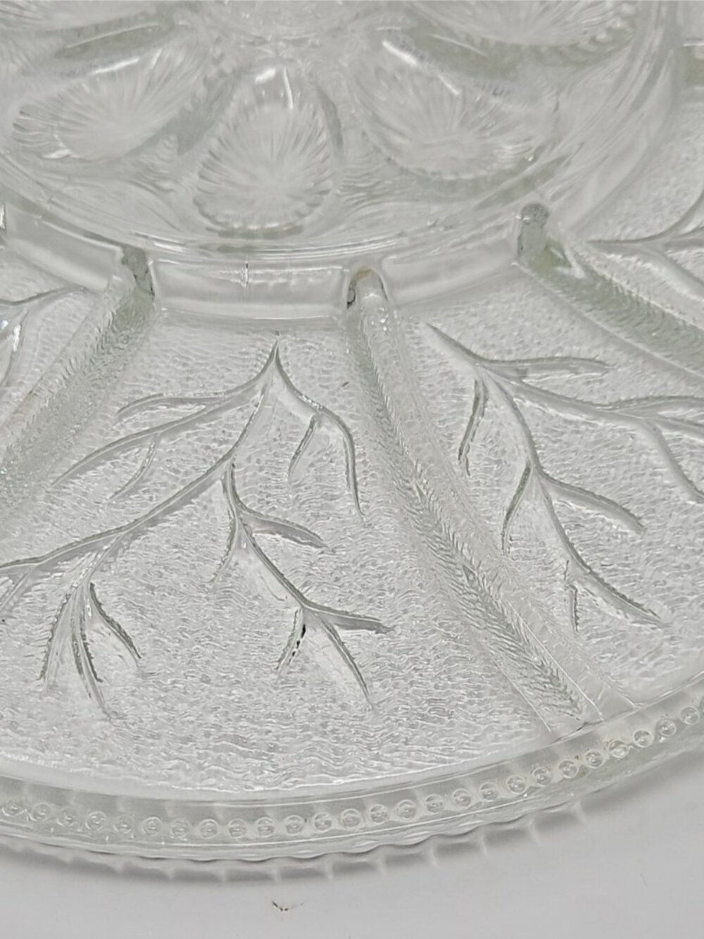 Vintage 1960s Indiana Pebble Vine Clear Glass Deviled Egg Snack Serving Platter - Picture 4 of 5